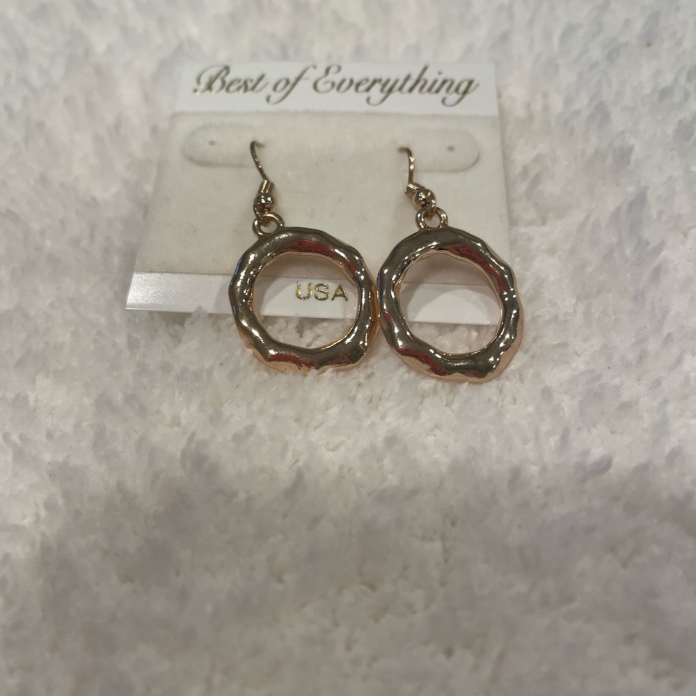 Gold tone hanging earrings